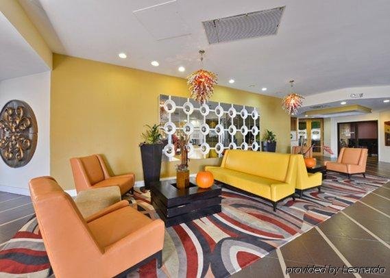 Фото Red Roof Inn & Suites Austin East - Manor