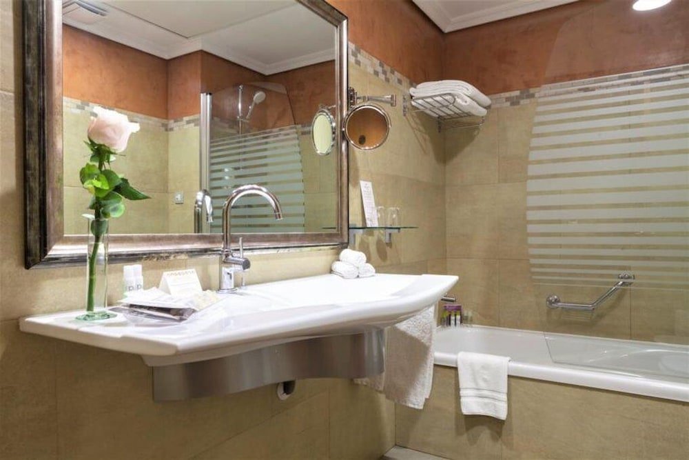 Фото Hotel Bécquer