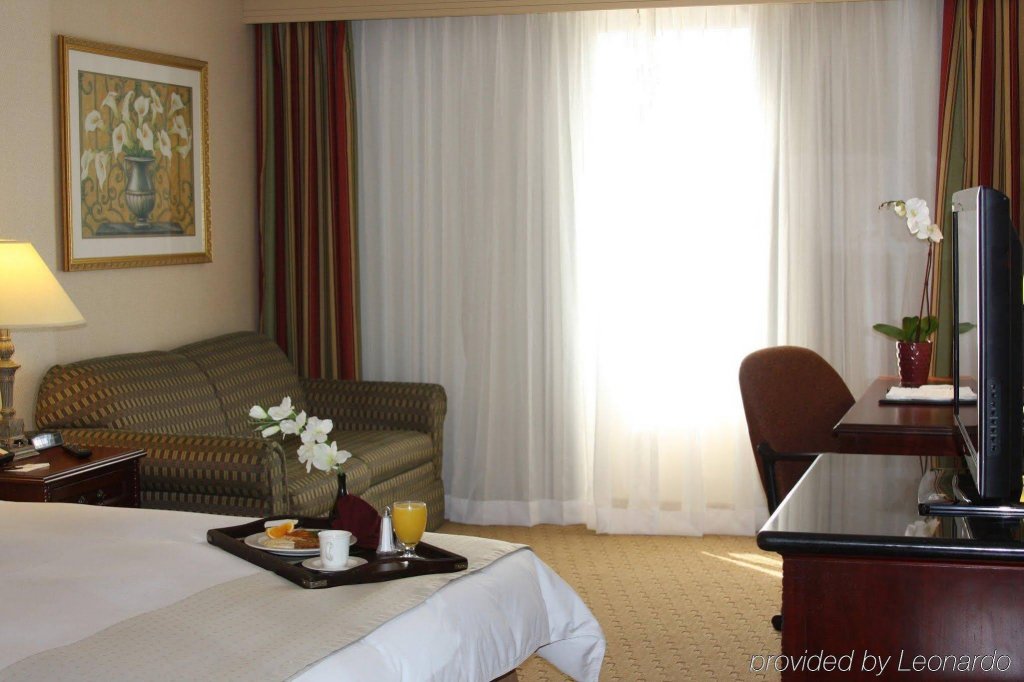 Фото DoubleTree by Hilton Fresno Convention Center