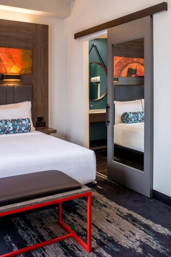Гостиница Aloft Philadelphia Downtown