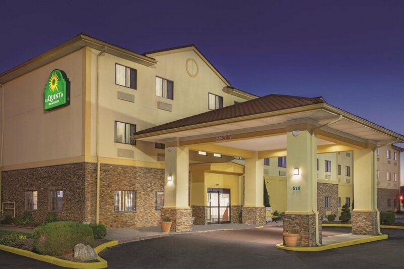Гостиница La Quinta Inn & Suites by Wyndham Elizabethtown в Элизабеттауне