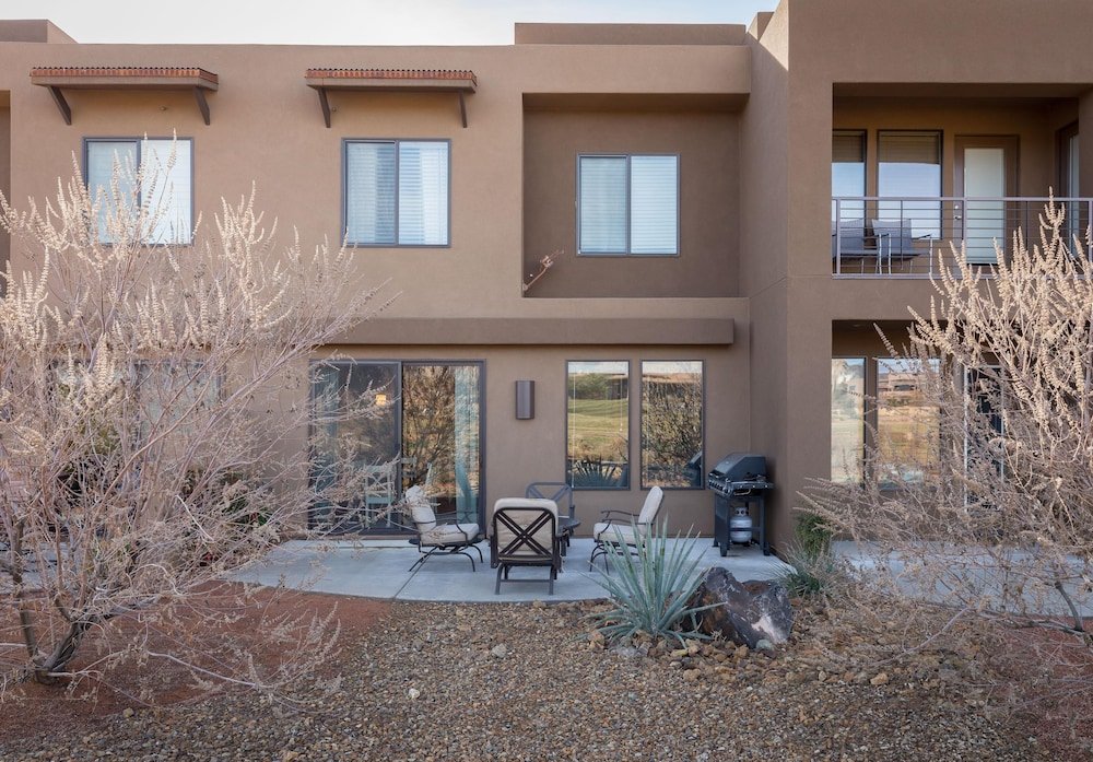 Фото The Spitting Llama