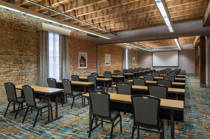 Фото Courtyard by Marriott New Orleans Near the French Quarter