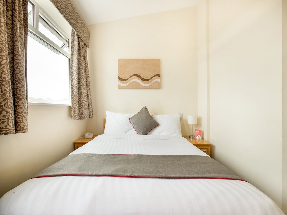 Фото Oyo Dene Hotel