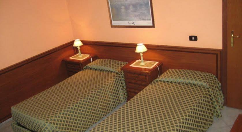 Фото Hotel Octavia