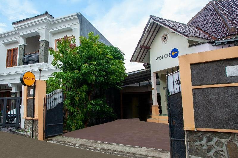 Hotel Spot On 2697 Homy House, Semarang, photo