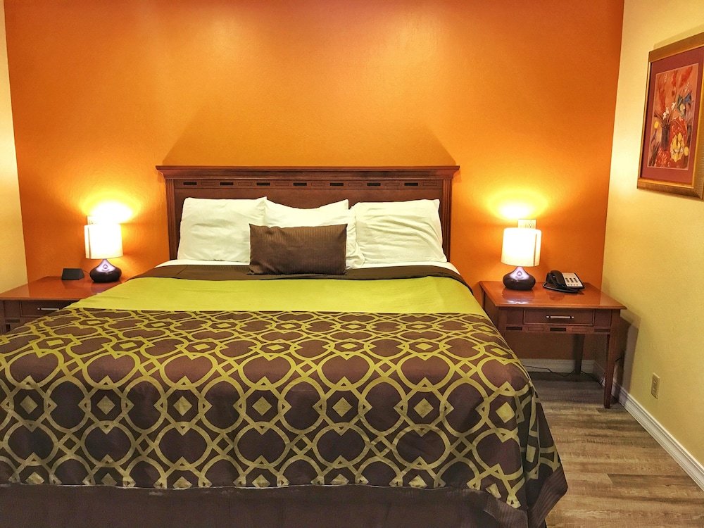 Фото The Old West Inn