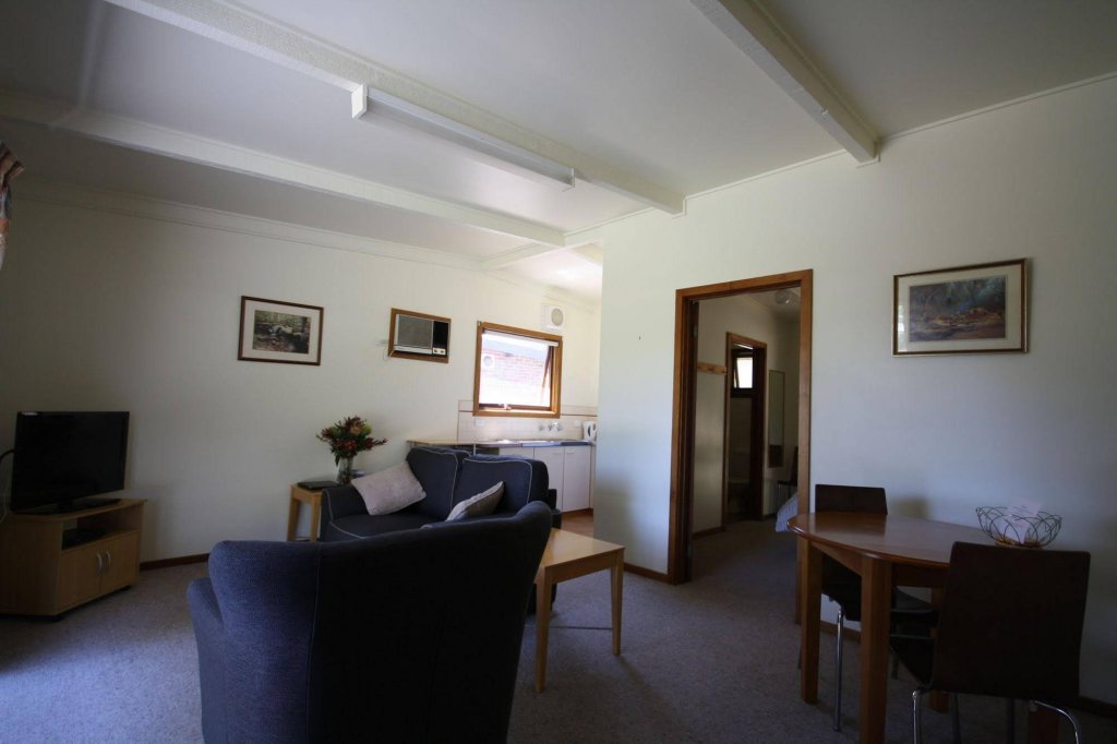 Фото Halls Haven Holiday Units