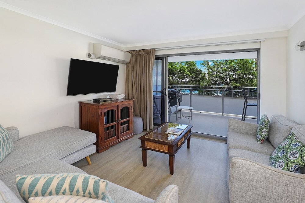 Фото Spinnaker Apartments