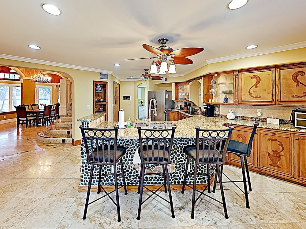 Фото New Listing! European-style On Canal W Pool 4 Bedroom Home