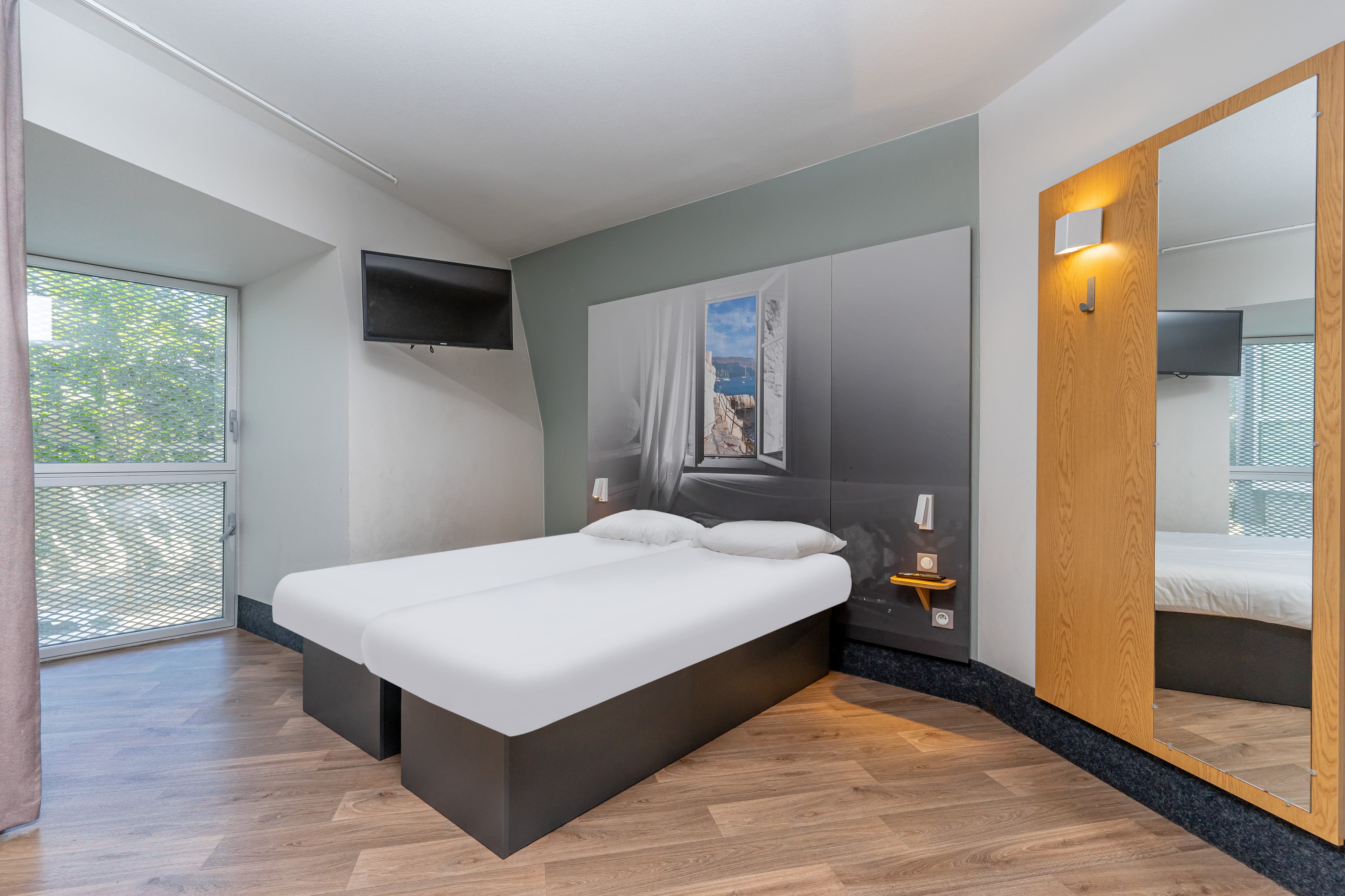 Фото B&B Hôtel Marseille Euromed