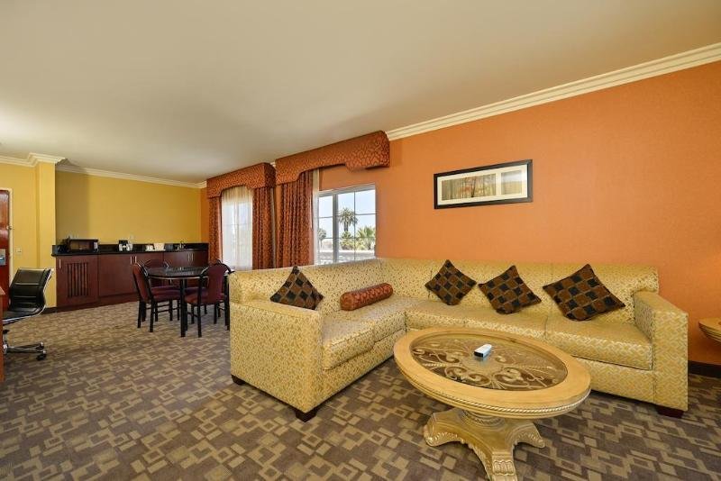 Фото Comfort Suites Oceanside Camp Pendleton Area