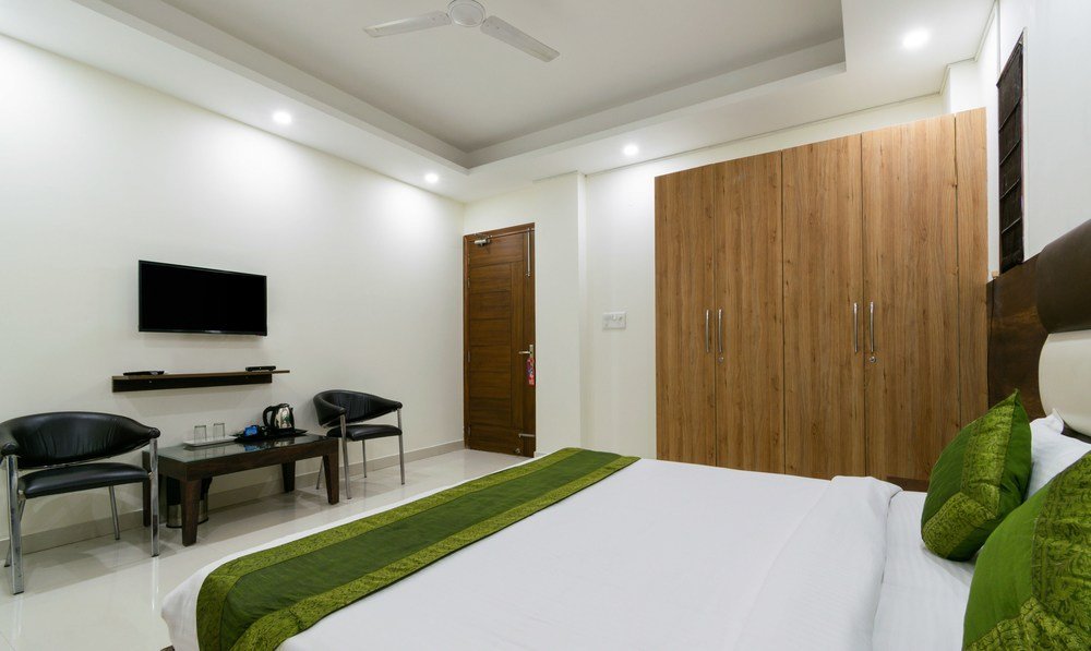 Фото Oyo Townhouse 068 Sohna Road 2