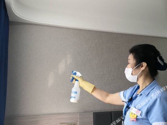 Фото 7 Days Inn Dalian Xian Road Business Center Xinggong Street Subway Station Branch