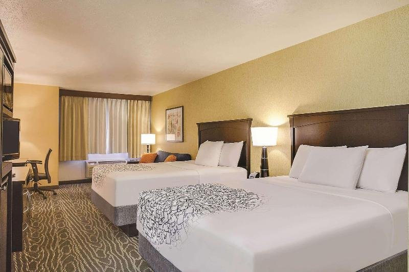 Фото La Quinta Inn & Suites by Wyndham Logan