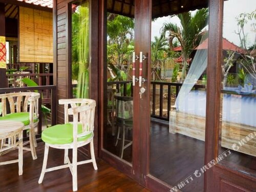 Гостиница Taman Sari Villas Lembongan