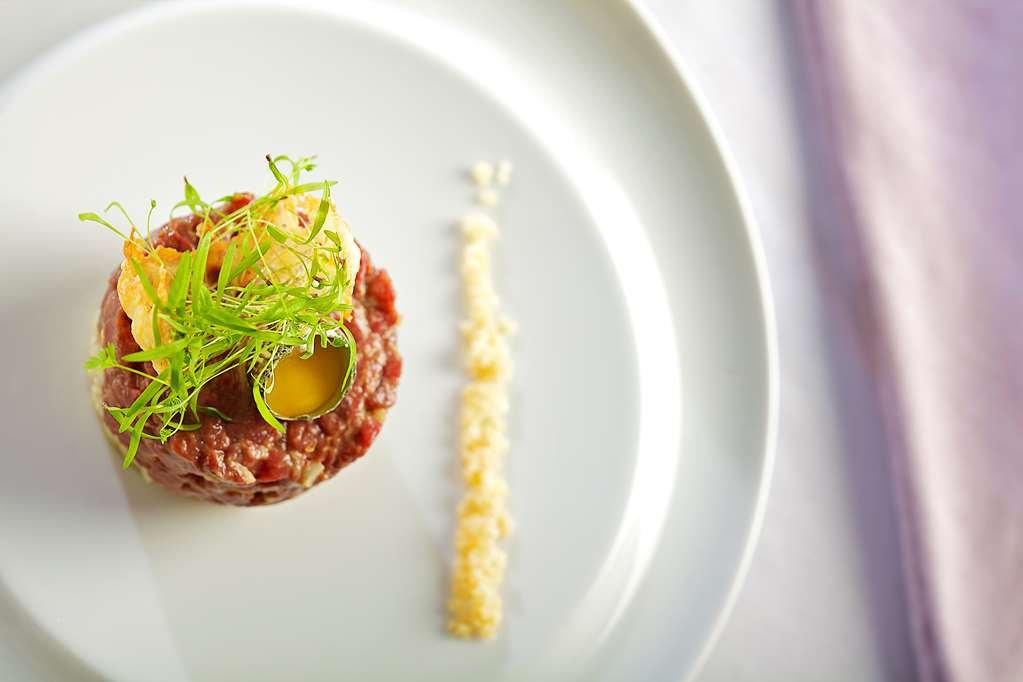 Фото DoubleTree by Hilton Montreal