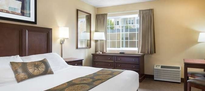 Фото Travelodge by Wyndham San Francisco Bay