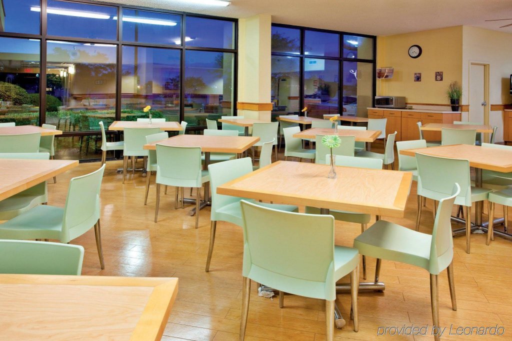 Фото La Quinta Inn & Suites by Wyndham Charleston Riverview