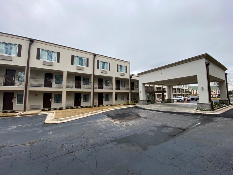 Гостиница SureStay Plus Hotel by Best Western Atlanta Airport South