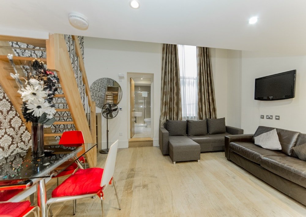 Фото The Crescent Hyde Park