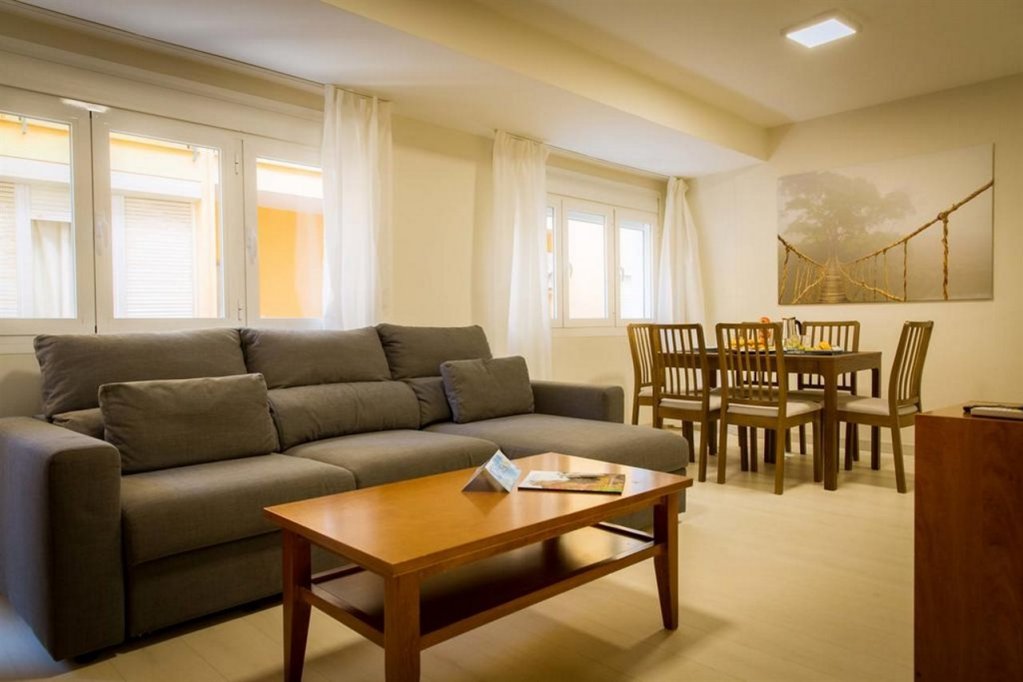 Фото Holidays2Malaga Suites Apartments