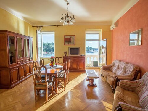 Жильё посуточно Standard Apartment Located on the Promenade in Rovinj With a sea View в Ровине