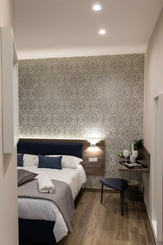 Гостиница Famalu Apartments в Неаполе