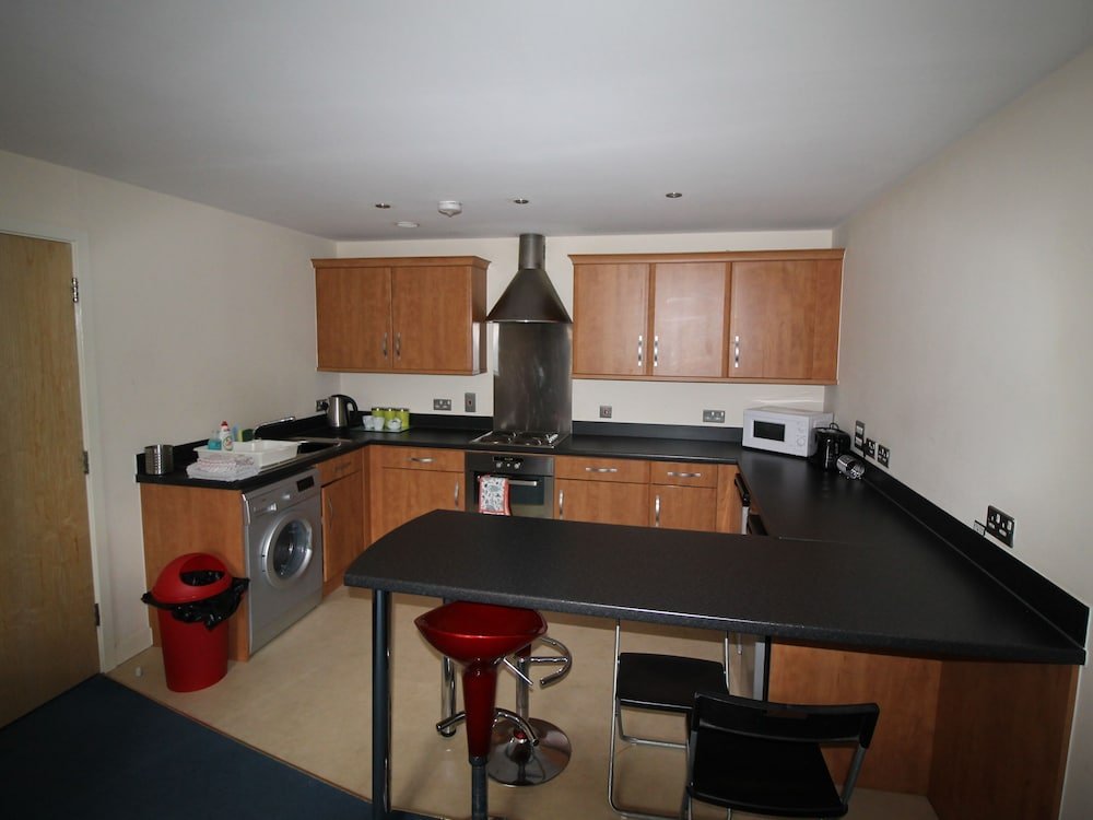 Фото Central Apartment by Cardiff Holiday Homes