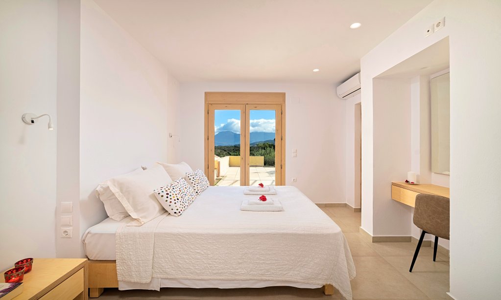 Фото Вилла Cretan Lodge Heated Pool