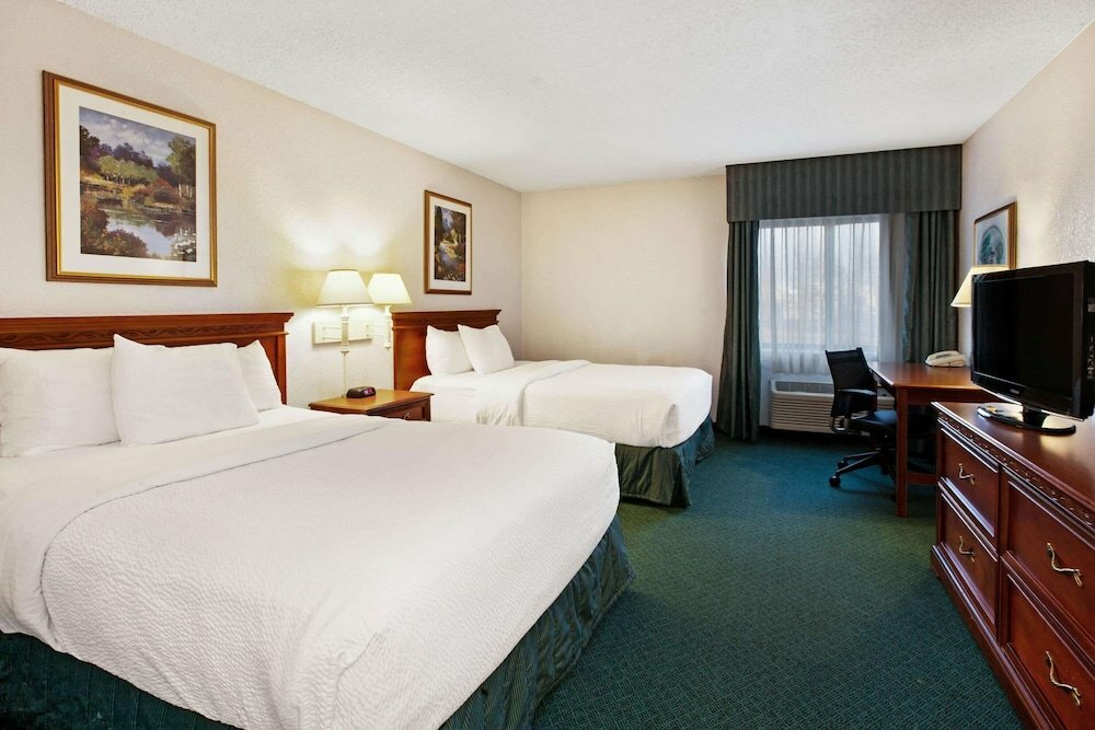 فندق La Quinta Inn by Wyndham Detroit Canton ، ، صورة