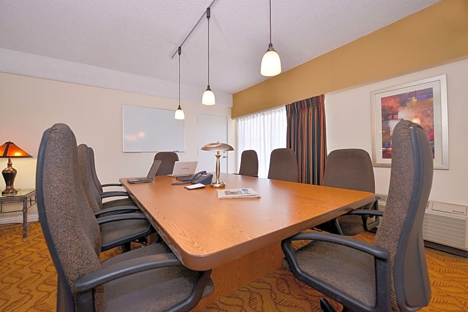 Фото Best Western Plus Thousand Oaks Inn