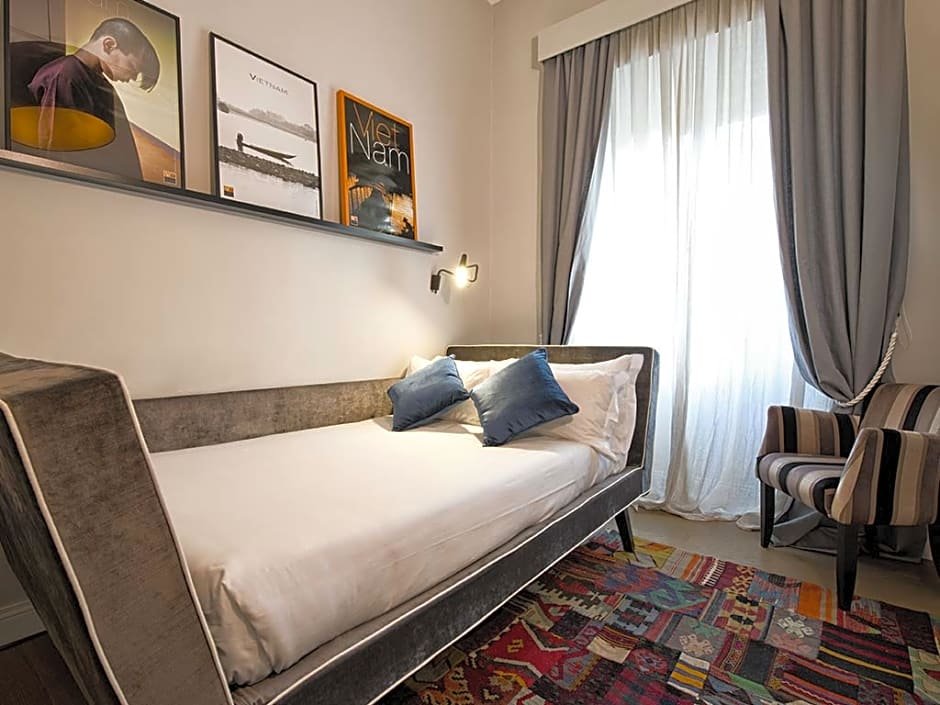 Фото The Independent Suites