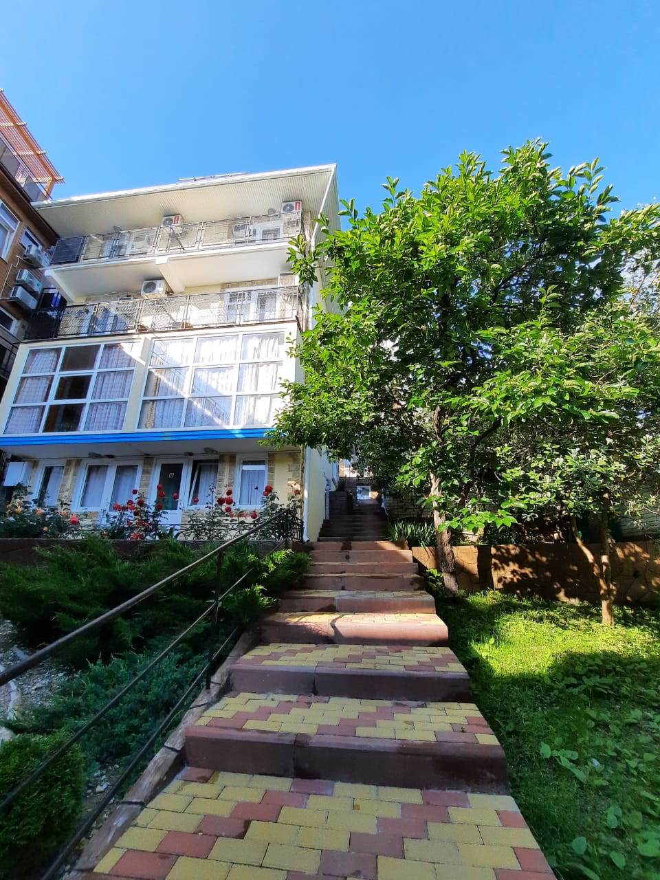 Фото отеля 1