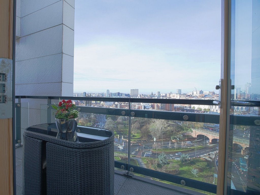 Фото Live in Leeds Sky Penthouse