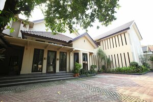 RedDoorz Plus near Taman Rasuna Menteng (LRT Jabodetabek, Dukuh Atas), hotel