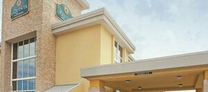 Гостиница La Quinta Inn & Suites by Wyndham Dallas I-35 Walnut Hill Ln
