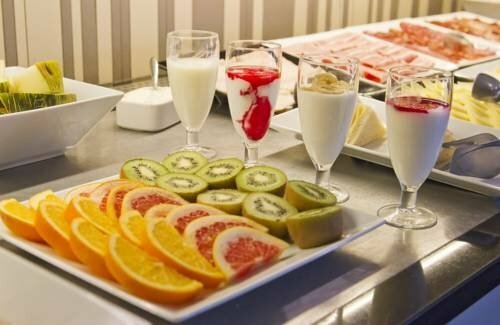 Гостиница Hotel Ilunion Almirante в Каталонии