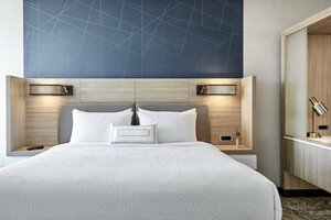 Гостиница Springhill Suites Kansas City Northeast