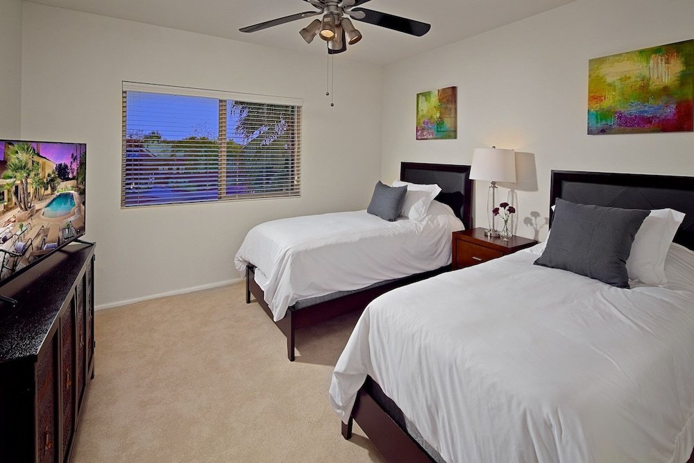 Фото Tatum Place