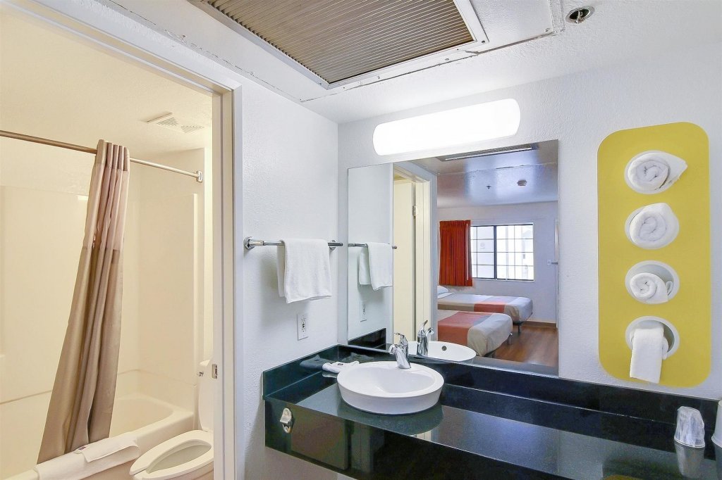 Фото Motel 6 Thousand Oaks Ca