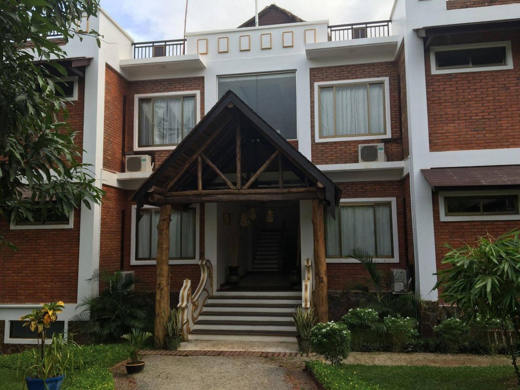 Фото отеля 2