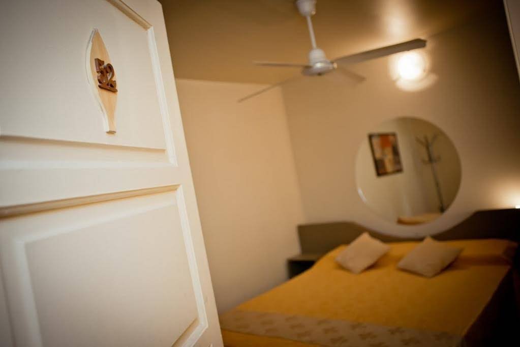 Фото Casi Guemes Hotel