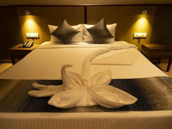 Фото Cosmique Clarks Inn Suites, Goa