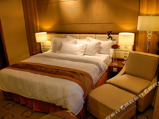 Фото The Avenue Plaza Hotel