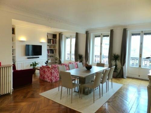 Гостиница Marvellous Sunbathed 3Br At The Heart Of Paris в Париже