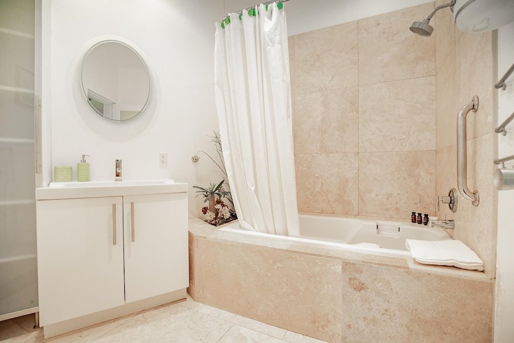 Фото Vista Verde by AvantStay Desert Villa w Tennis Court, Pool, Firepit