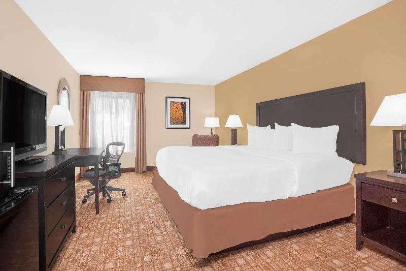 Фото Baymont by Wyndham Augusta West