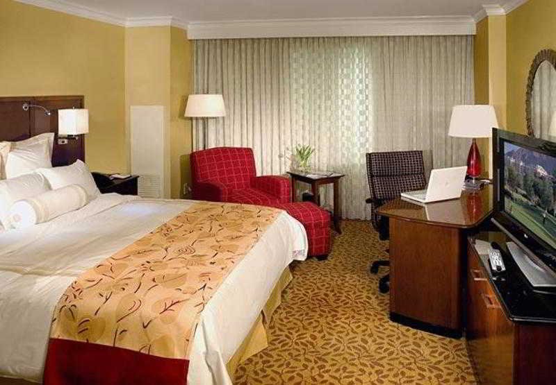 Фото Hilton Denver City Center