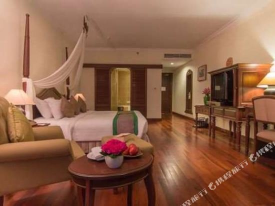 Фото Angkor Palace Suite & Villa